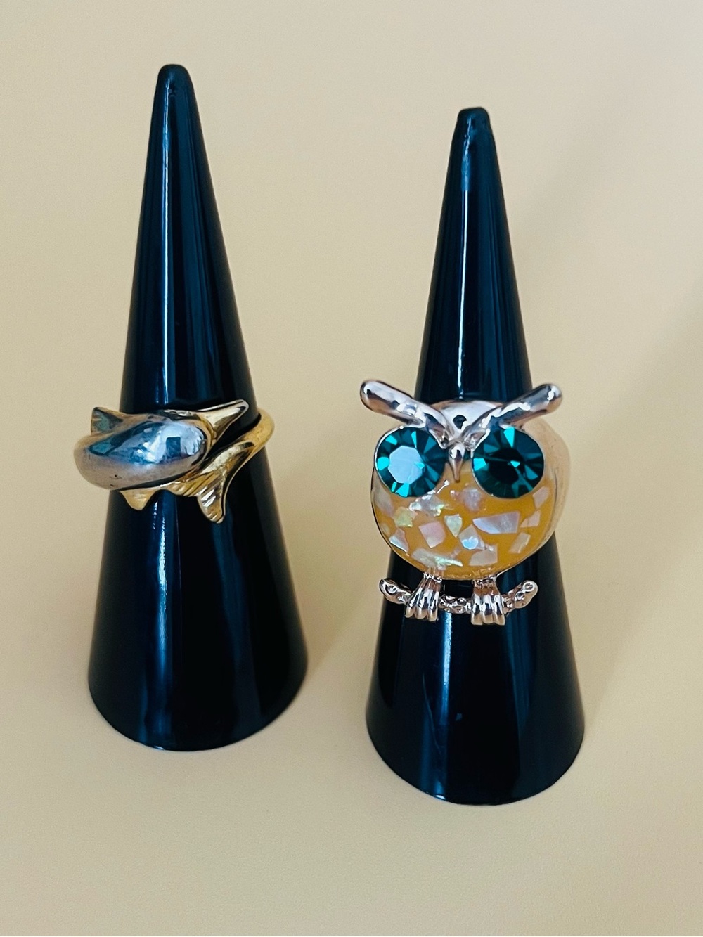 Animal rings lot of 2 gold tones Owl & Dolphin